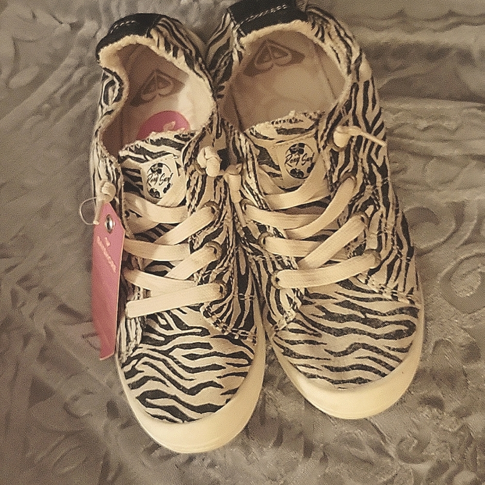 Roxy surf shoes.. A small 8